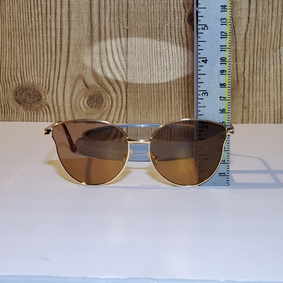 Women's Sunglasses - Picture 7 of 8